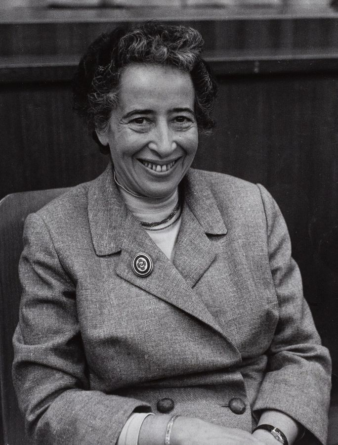 Hannah Arendt auf dem 1. Kulturkritikerkongress, Barbara Niggl Radloff, FM-2019-1-5-9-16 (cropped)