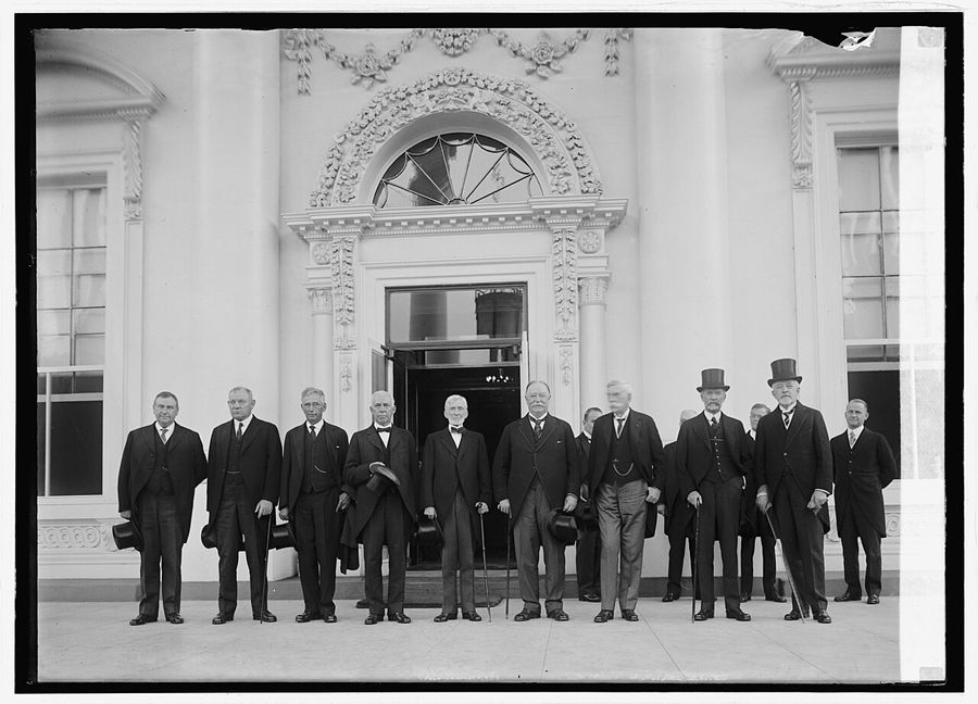 Attn. Gen. Stone with Supreme Court judges call on Pres. Coolidge, 10-6-24 LCCN2016849567