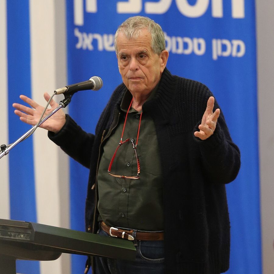 Aaron Ciechanover Speaking at the Technion, February 2018 (cropped)