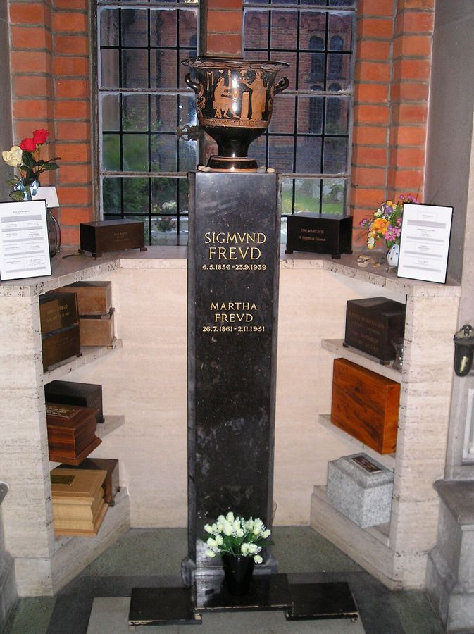 Golders Green crematorium (pictures) 004