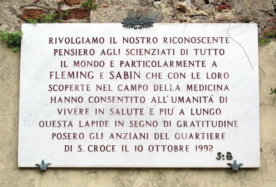 Giardino di borgo allegri, lapide fleming e sabin (1992)